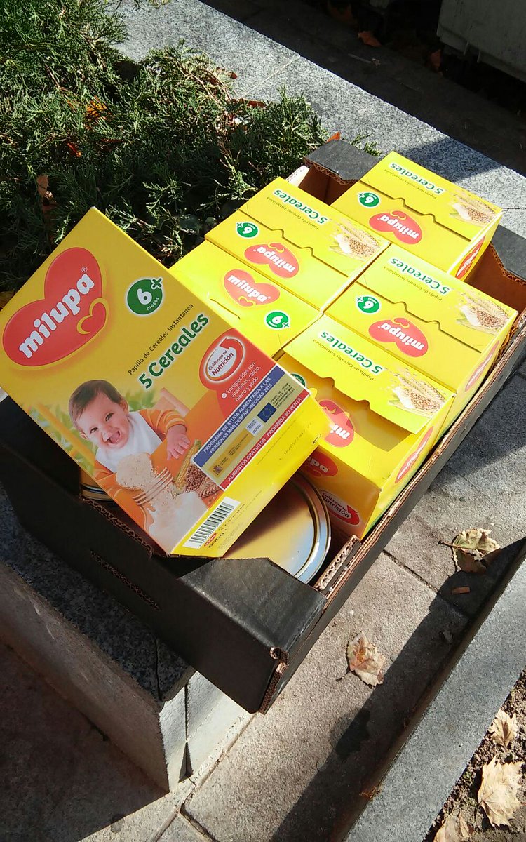 RSPMoratalaz's tweet photo. Turno para l@s chic@s de la @RSPMoratalaz , Humanitari@s Moratalaz y @DistritoCatorce ¡unidos para que ningún niñ@ se quede sin juguetes! https://t.co/ihf9Geyvbc