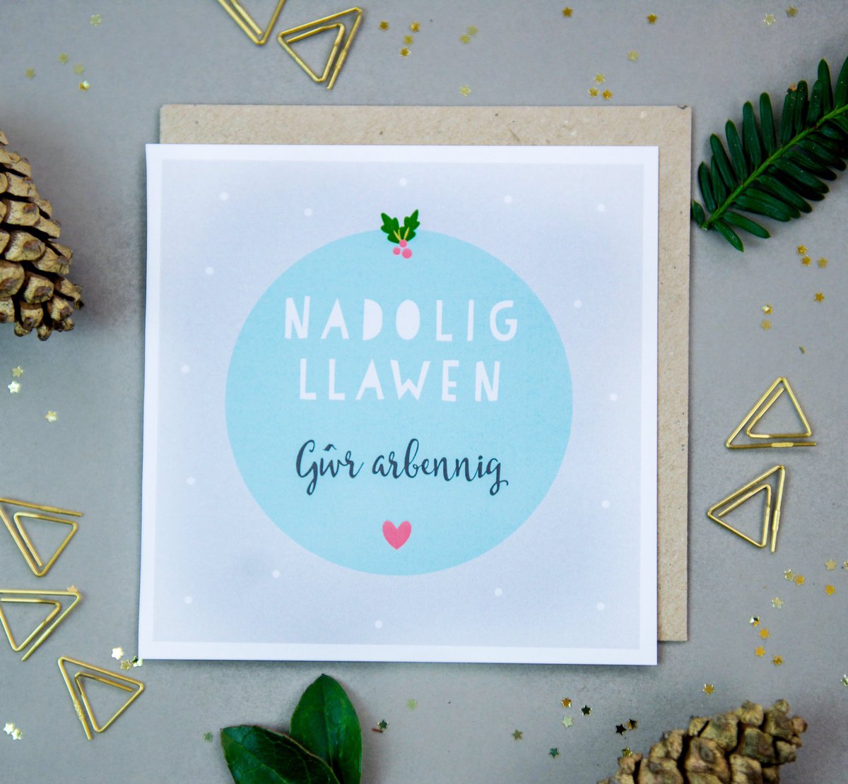 NansiNudd's tweet photo. Os 'da chi'n edrych am #cardyn #cardiau Nadolig #Cymraeg Mae pentwr o ddewis yn ein siop @EtsyUK ni! #Nadoligllawen #Gŵr https://t.co/JJ2M3uCbKS