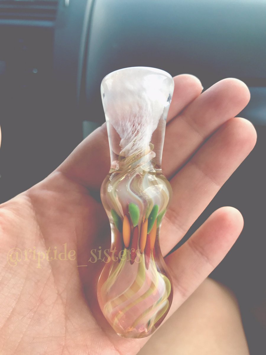 riptide_sisters's tweet image. My new piece. Let's hope this little darling survives my clumsiness.-A #glasspipe #mynewpipe #stonergirl #staylifted