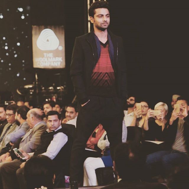 roshniradha155's tweet photo. I vote #ShravanReddy for #krishnadasi as #TVPersonality2016 

@RajBaddhan @BizAsia @SabrasRadio https://t.co/dwgrlOC4BM