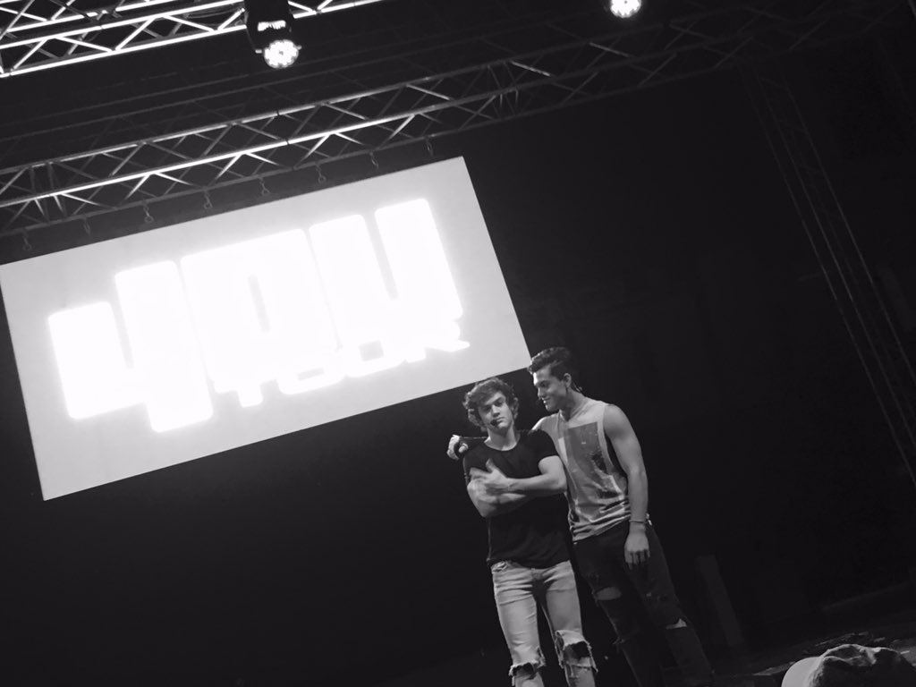 hanni1703's tweet photo. @GraysonDolan @EthanDolan HAPPY 17th BIRTHDAY GUYS 😍💜💘😘 https://t.co/XUdFu1mNcx