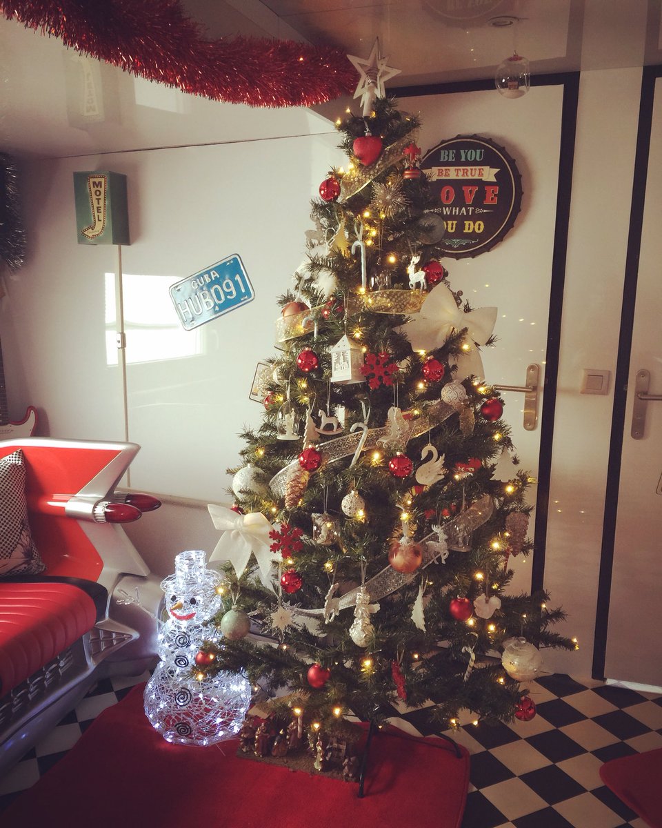MandyLenoir's tweet photo. Our first Christmas three 🎁🎄🎁 https://t.co/tAhPW7bvJR
