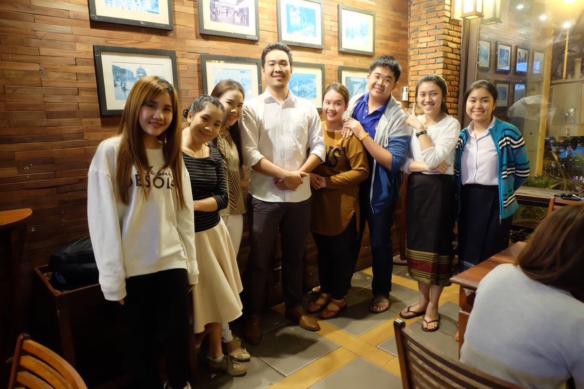 nina_windayy's tweet image. Marketing team 😍💻#Entrepreneurshipclass #finalexam completely done 👏🏻👏🏻  16.12.2016 presentation outdoor #RjKhaviHomsombath