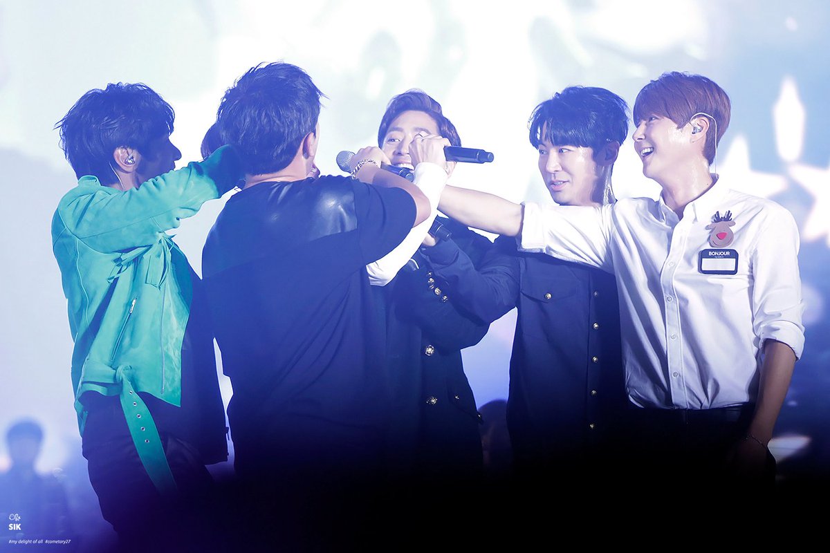 mymoon_0216's tweet photo. Beagle shinhwa is still my ❤️ thing in this universe https://t.co/7C8okNh0Pn