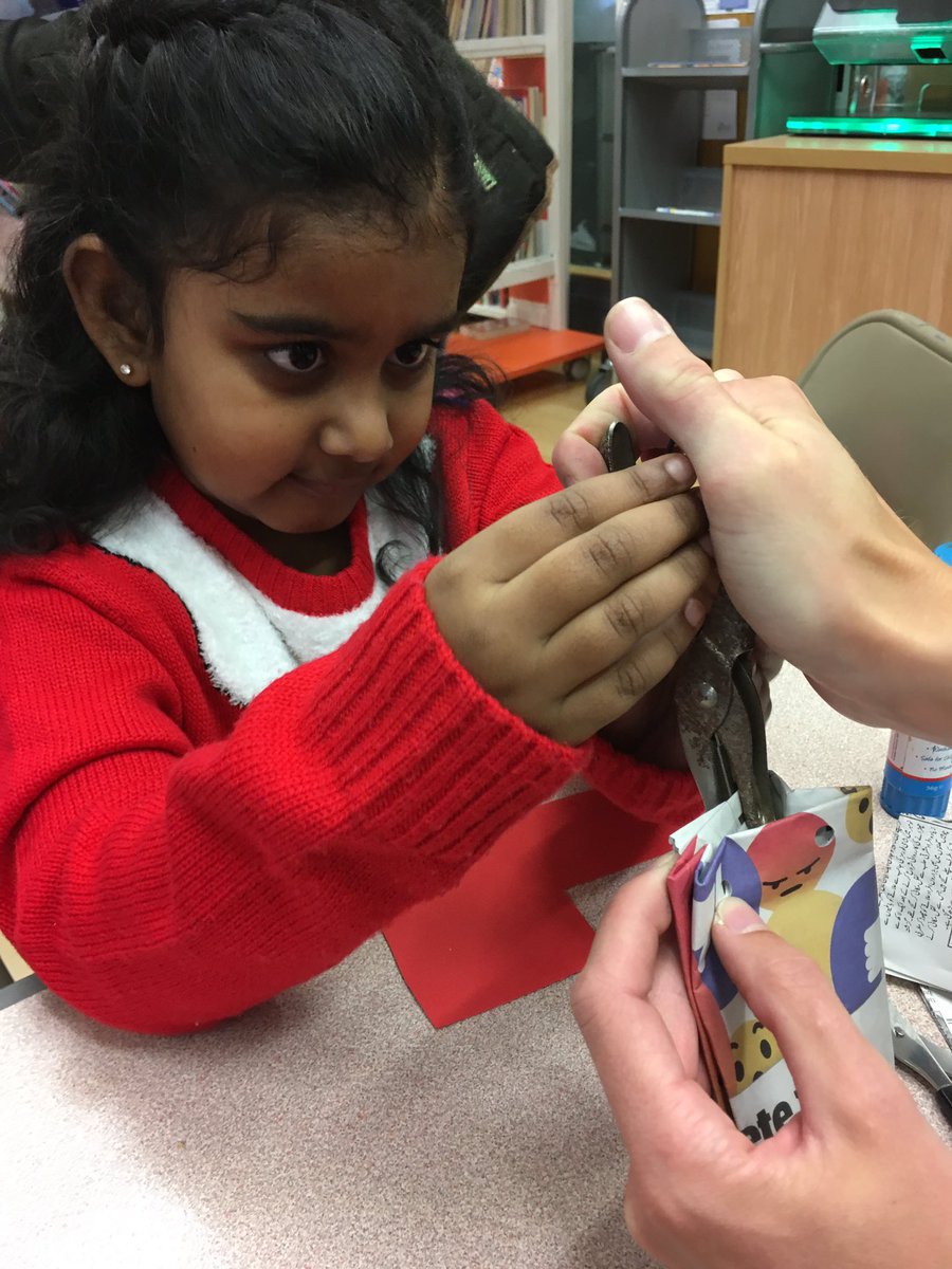 tttooting's tweet image. Thanks all who came to ReSparkle! at #TootingLibrary - it was great! Children &amp;amp; adults creative together, fun &amp;amp; sustainable @wandsworthlibs