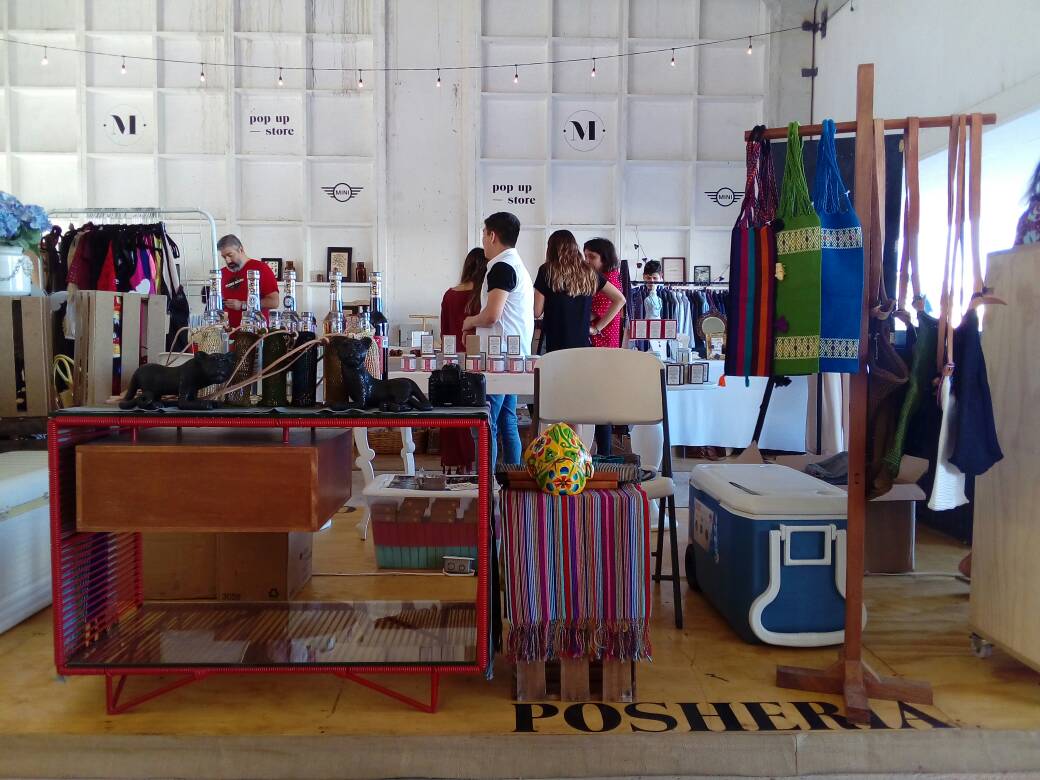 Estamos en la pop up store organizada por Mercadito hay muchísima variedad, vengan a conocer!
