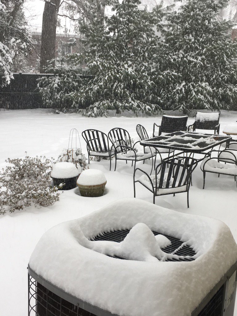 LSFlynn's tweet photo. Perfect day to stay in bed and write in pajamas! Who's with me? #SnowDay2016 #writerslife https://t.co/cpSAUbhYld