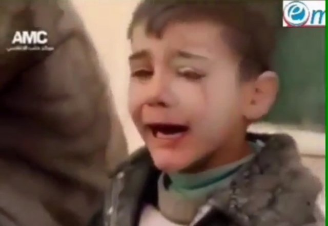 Sen çocuksun. Oyun oynaman gerek uyuman okula gitmen. Savaşın içinde ezilmen değil aç kalman değil. Utan DÜNYA