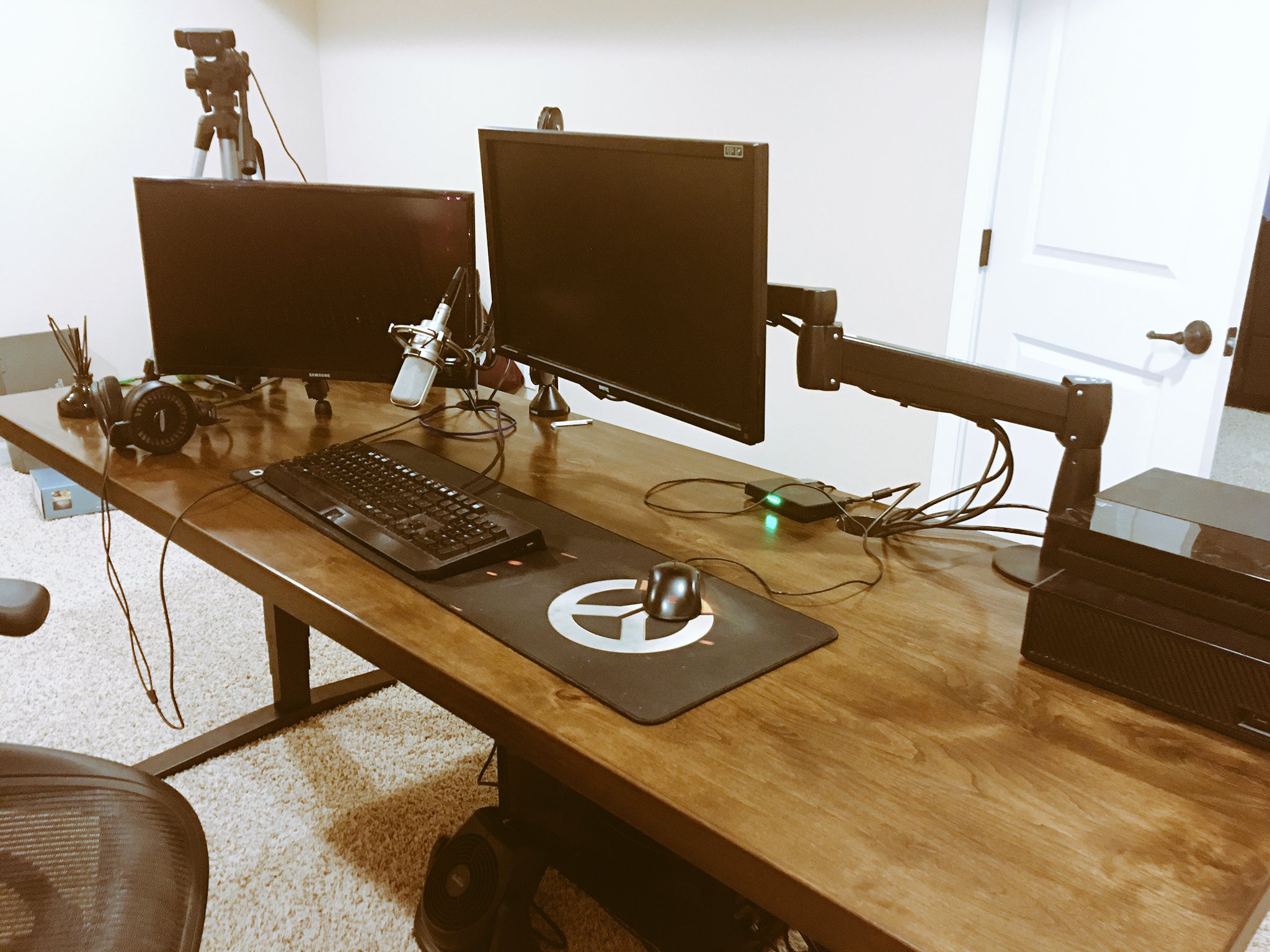 timthetatman👑 on X: “This thing is a beast- love the new desk 