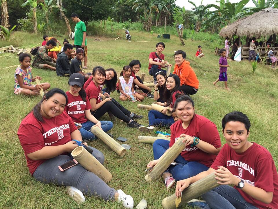 faithsagales_'s tweet photo. Love this ComDev experience, feat. my derp fwet face. Looking forward for more. ๐
#TatakEntrep #ThomasianEntrepreneur
Photo by: @vyaalvr https://t.co/SsdUU9tNkK