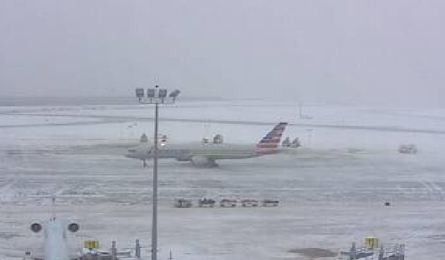 AirportWebcams's tweet photo. American #AA45 Paris CDG-New York JFK (757 N196AA) just dep. Halifax after diverting in at 1600UTC. https://t.co/j2Vqni0LPT https://t.co/tkrFYxVtxS