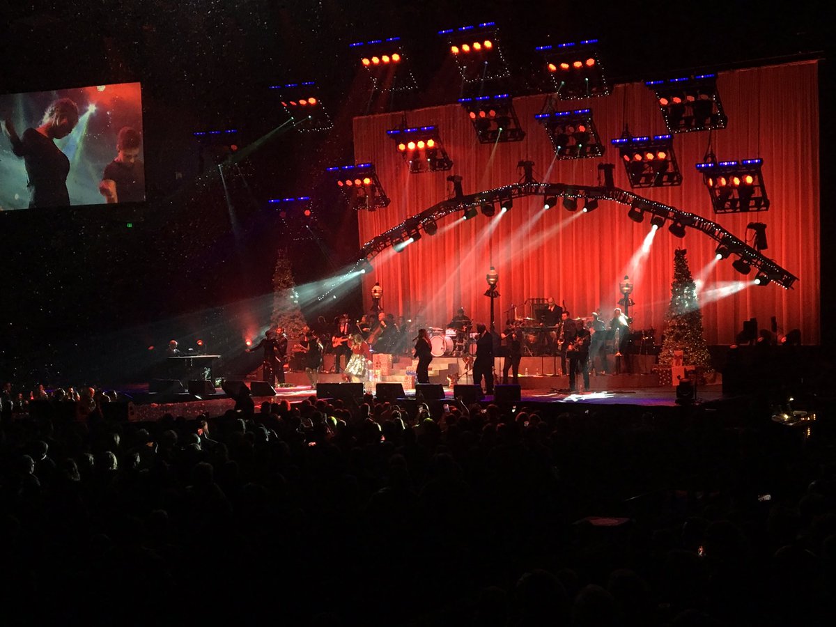 abbs113's tweet photo. Last Friday night. Can't wait to do it again next year. 🎤🎄👯🎅🏼 #NASHmiracle #ICONmiracle #miracleonbroadway https://t.co/Gnm7i9Mc76