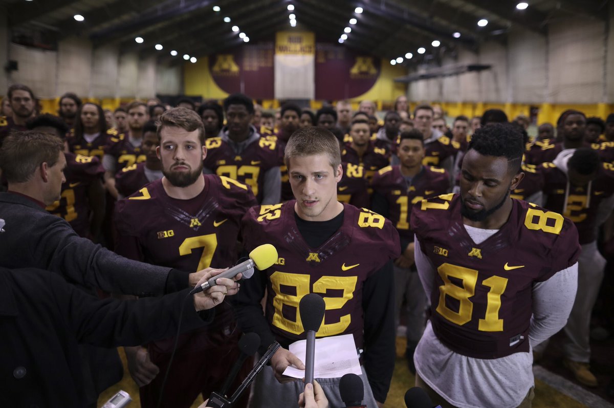 blockayyy's tweet photo. That's my Fam I'll hold em down forever ✊🏼 #NLMB 〽️ https://t.co/V9TSLtFS38