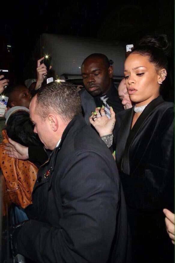 iadorewomen_'s tweet photo. Maybe this party will actually be kinda fun🤔...

Me the entire night: https://t.co/HOpAF15ozt