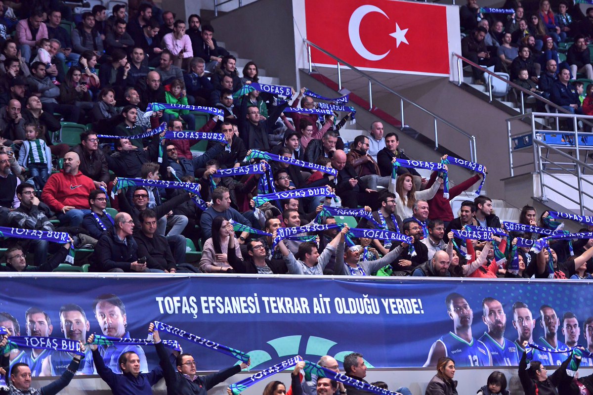 Bu akşam bizi yalnız bırakmayan Uludağ Üniversitesi <a href="/unitofas/">ÜNİ-TOFAŞ</a> öğrencilerine, <a href="/ulit1998/">ULİT</a>'e ve tüm Bursalı basketbolseverlere teşekkür ederiz 😀