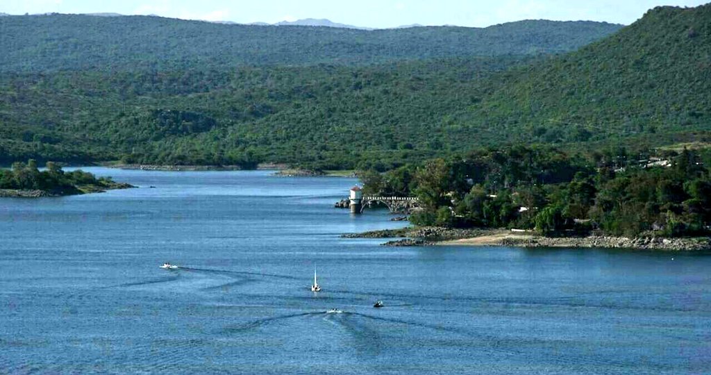 #Postal 📷 ⛵El lago de #Embalse, en #ValleCalamuchita, es uno de los más grandes que tiene Córdoba. 
¡Feliz fin de semana para todos!