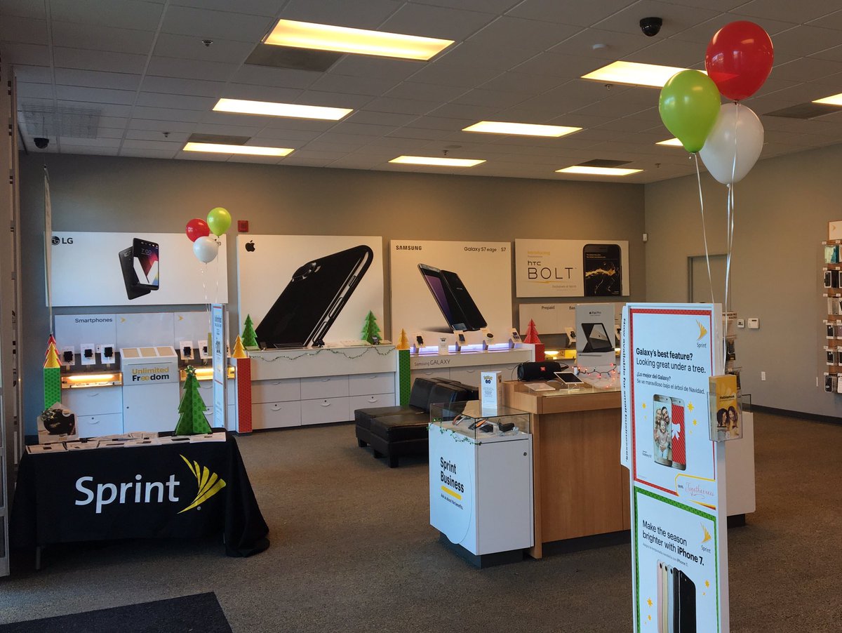 Leo_PalmDesert's tweet photo. @BigBad_Ino ready for #SprintSaysThanks come get 5 Lines for $100 with Qualifying Port in!!! https://t.co/MllroJ1Sbp