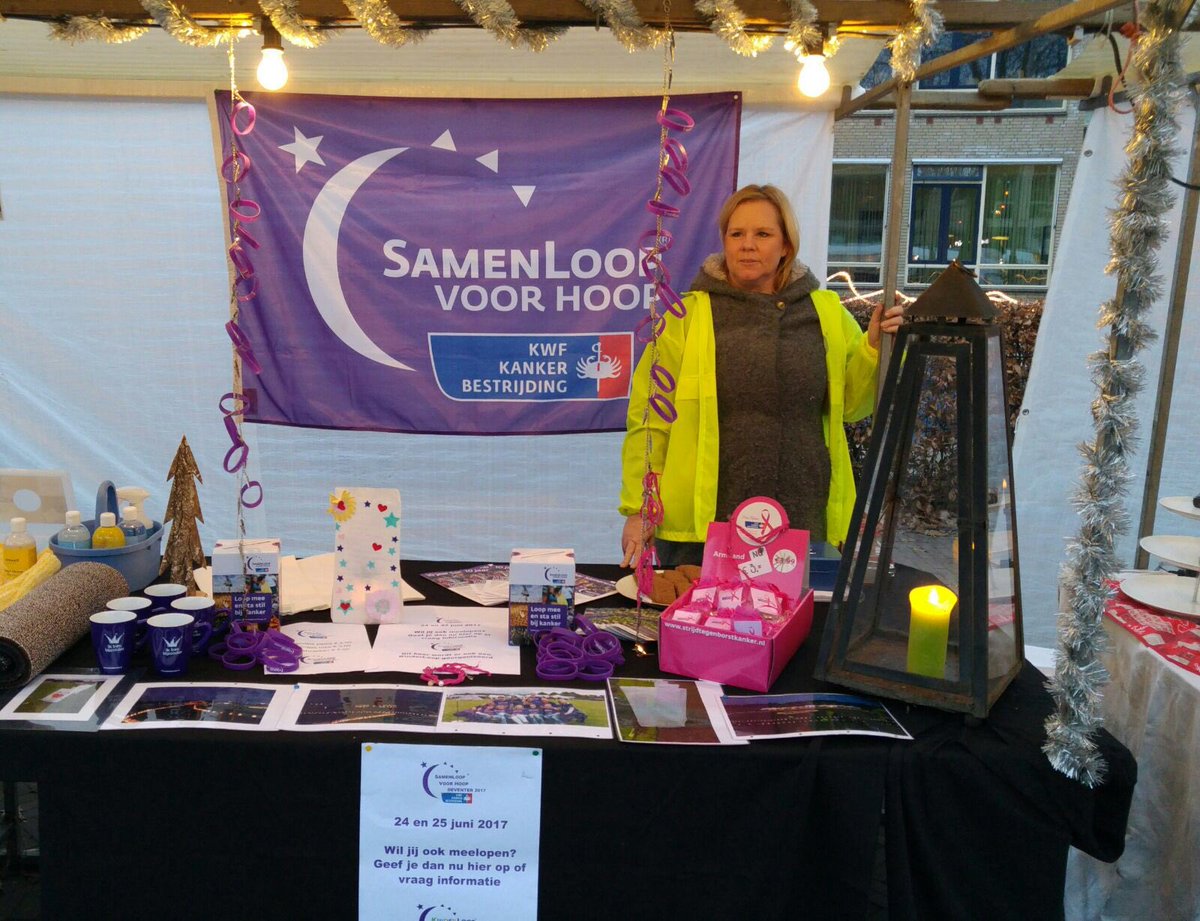SamenloopD's tweet image. Gezellige drukte op de kerstmarkt Schalkhaar. Wij staan er ook. Tot 20 uur kun je nog bij ons terecht voor de SamenLoop op 24 en 25 juni &apos;17