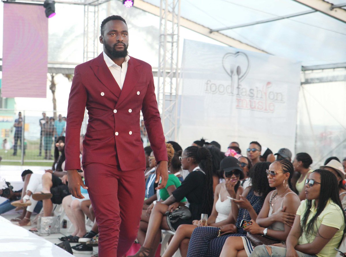 Tnngcobo's tweet photo. #FFM17Dec #ffmatthepark#prc #fashion #Music #Art#Food https://t.co/M6LEd7vmoS