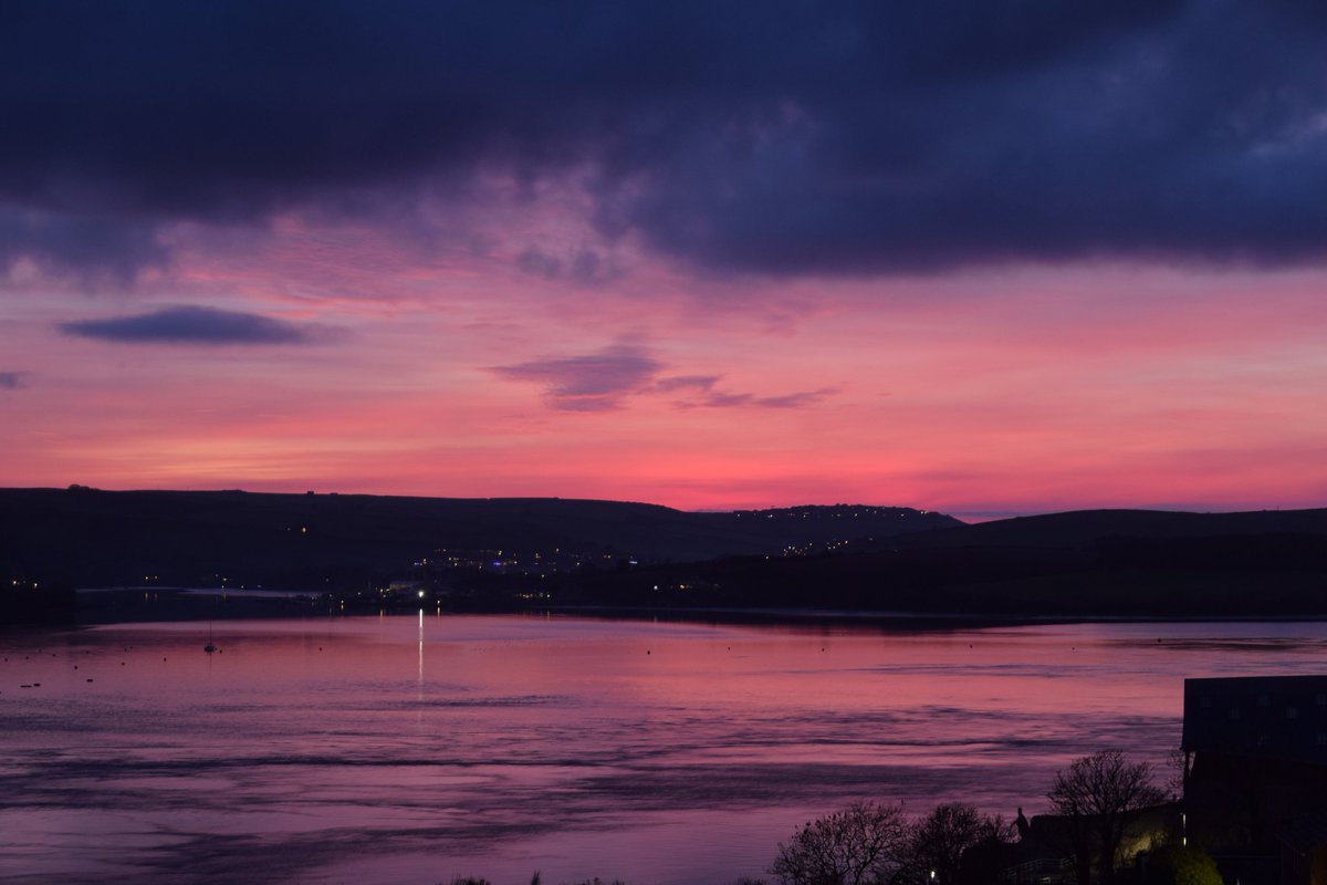davegardener1's tweet photo. Sunset over plymouth #photography #sunset #nikon #plymouth #rivertamar https://t.co/oojJAPWjVV