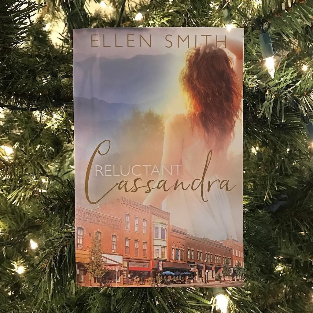 EllenSmithWrite's tweet image. Just in case you have a #southernlit lover or #fantasyreader on your list... 😉#booksmakegr… ift.tt/2hGzj1L