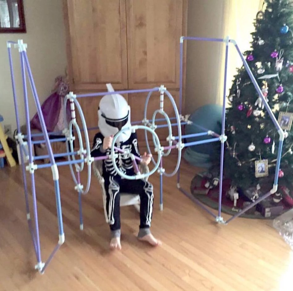 FortMagic's tweet image. Who's excited for #RogueOn? #FortMagic is celebrating with a #StarWars #Tiefighter #Fort! goo.gl/cKU4kw #EndlessCreativity