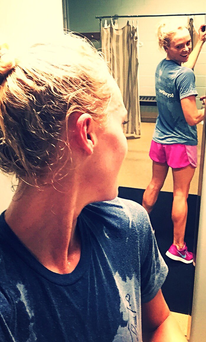 bechristinaa's tweet photo. I don't sweat💦 just Glow 😘😂 💪🏻#mancalves #fitness #beachprep #3moresleeps #stairmasteraddict https://t.co/0tvnhyA79o