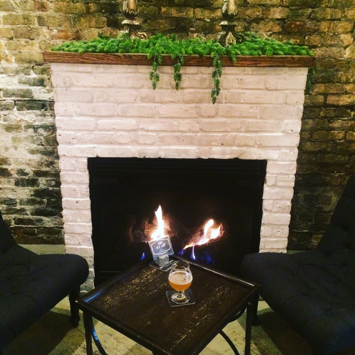 Beermiscuous's tweet photo. The fireplace is warm + the beer is cold+ it's Saturday = see you soon!! #craftbeer #winterfun #beeralways 😃🍻 https://t.co/guc8h0cSNV
