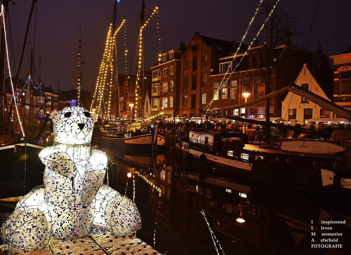 Ilmafotografie's tweet photo. #winterwelvaart #lagedera #hogedera #kerstmarkt #jandeijsbeer #groningen #avondfotografie https://t.co/gDPCuTGGgE