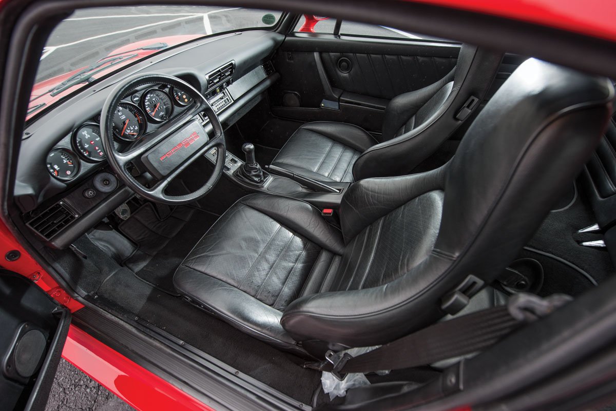 rmsothebys's tweet photo. #SupercarSaturday: Tenacious road-holding &amp; brutal acceleration, #Porsche 959 'Komfort', coming #soon to #RMArizona https://t.co/SudDukoHXp https://t.co/ozumd4MB2F