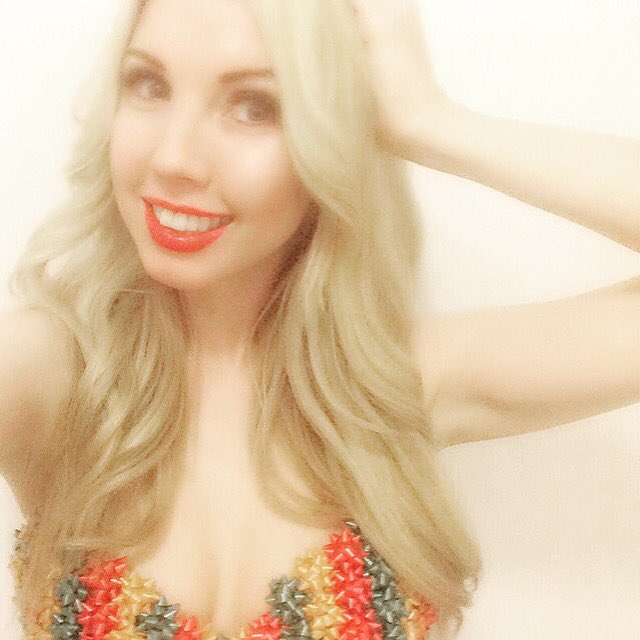 girlcrushpop's tweet photo. My 1st #GirlCrush ft. #bows on fun regions of the body😍, thought I'd make another #BowBra for the #holidays! 💋🎄 #diy #craftygirl #merryxmas https://t.co/QzIZVds1YG