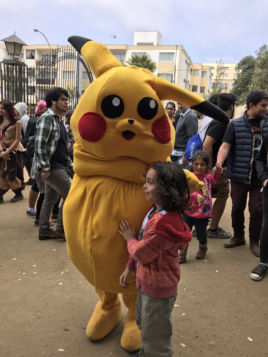 kerosut's tweet photo. Que te pasó Pikachu!? #FanXmas https://t.co/nYwcuptDmX