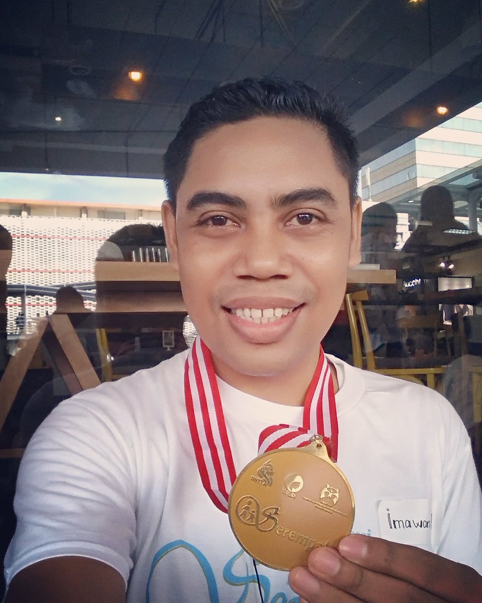 awanmalangit's tweet photo. Asyiiik pd medali dari @SerempakID setelah sampai finish fun walk 😊 #Iwita #Serempak #pplipi https://t.co/GXhJi79QOm