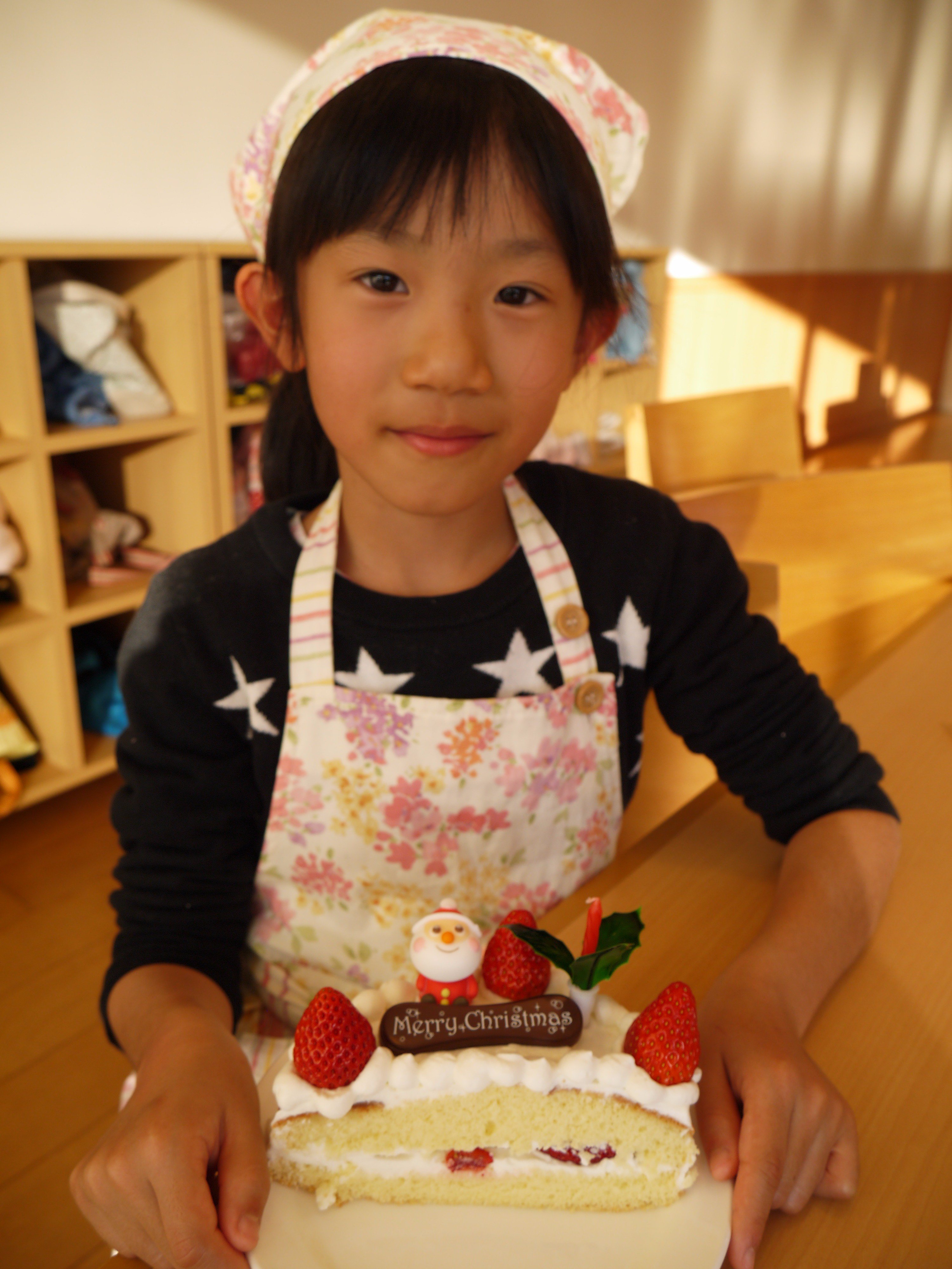 Uzivatel こども未来館 ここにこ Na Twitteru 12月17日 土 の体験プログラム パティシエになろう クリスマスケーキ をつくろう マッターホーンの河合先生の技を 小学3年生から中学生の参加者約名が見る真剣なまなざしとボランティアさんの手際の良い準備補助