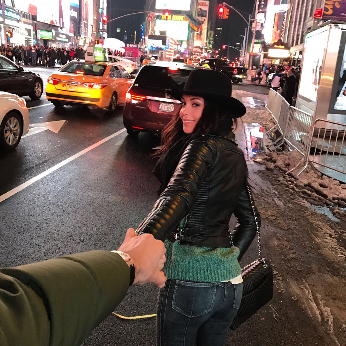 Nabilla's tweet image. Hey 🗽🤗