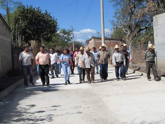 chucholox's tweet photo. Entrega el @H_Ayun_Ocotlan obra de pavimentación en la Agencia Municipal de San Felipe Apóstol @ViRoJose https://t.co/jFuQ3jpOXd