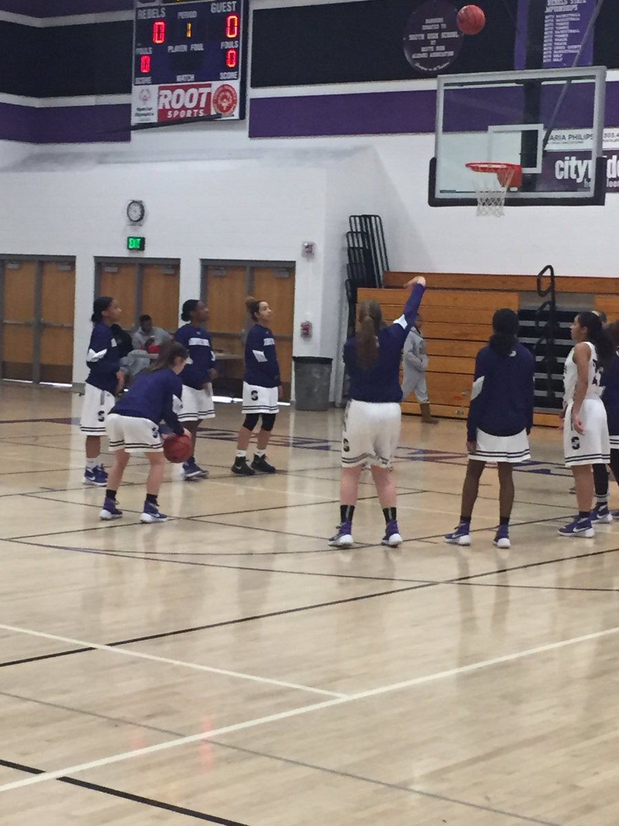 dsouthhoops's tweet photo. Rebels fall to Columbine 49-36 on a Snowy Saturday morning. https://t.co/pq74yaiiLL