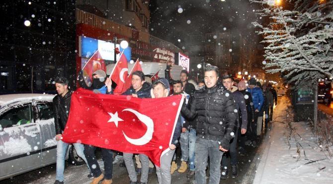 Yozgat'ta HDP binasını yakmak için toplanan kalabalık, şehirde HDP binası olmadığı için geri dağıldı.