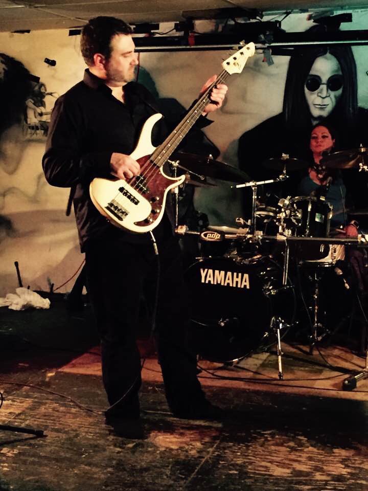 GypsyRhythm2's tweet photo. From The Blue Parrot last night! https://t.co/X0fNIyqrpd