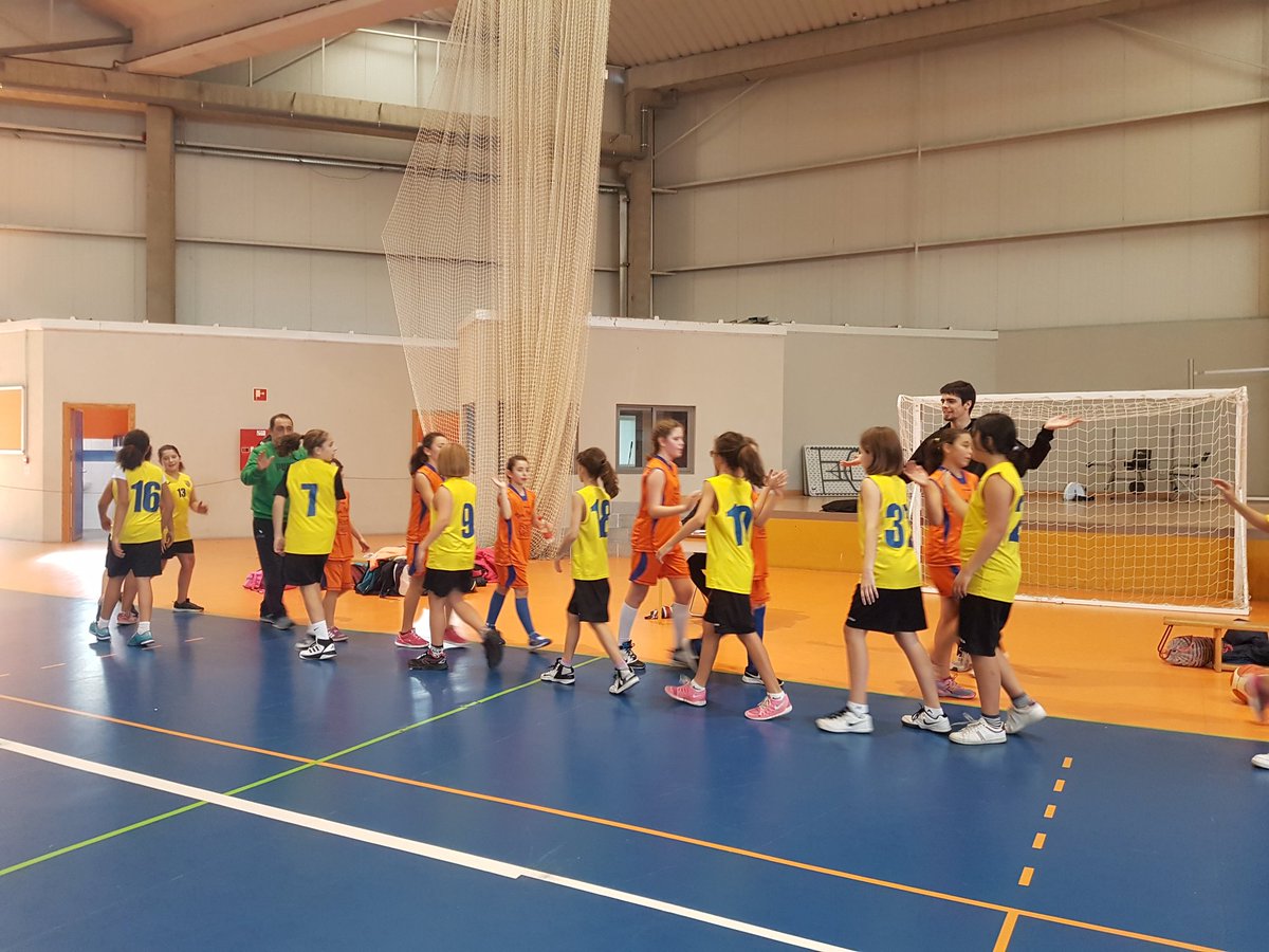 Al Alevín Fem le constó romper el partido y al descanso sólo ganaba de 3pts. Apretaron en la 2a parte y vencieron por 27-12 a Siguenza.BRAVO