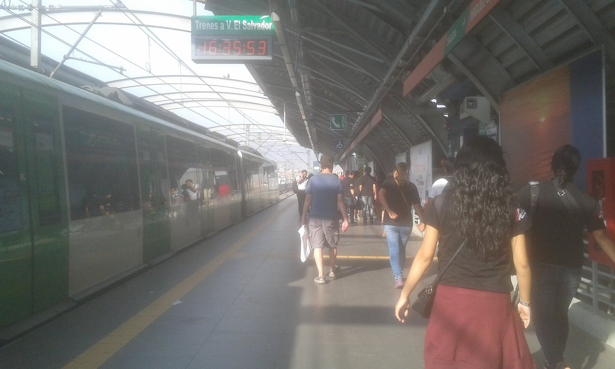 _agustin_lopez's tweet photo. Mi 1ra vez en el Metro de Lima. Y nos vamos hasta Villa El Salvador...
#BarrigaLlena #HaAshPeru https://t.co/FNacXxxmO1