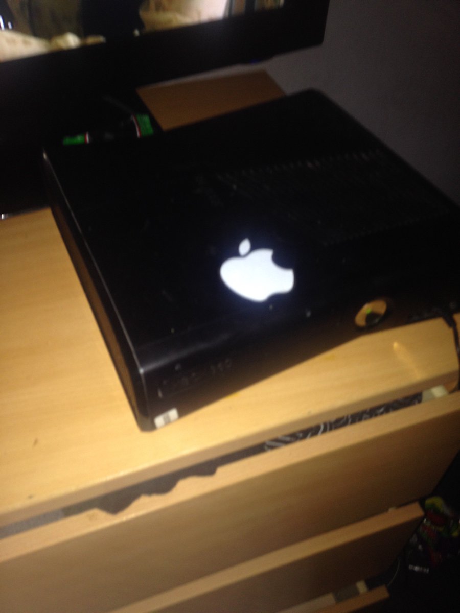 Denumhutton3's tweet image. :p appel xbox and #batmen