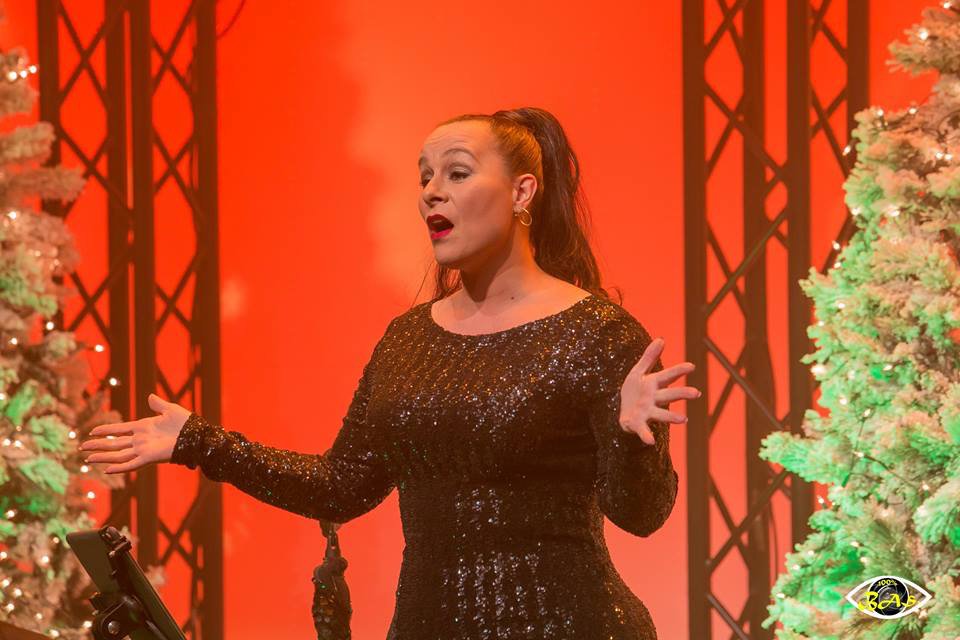 ZierikzeeTweets's tweet image. De link naar de Facebookfotoreportage 'Christmas Evening with Trijntje Oosterhuis' van 100%Bas staat op Zierikzee-Monumentenstad.nl