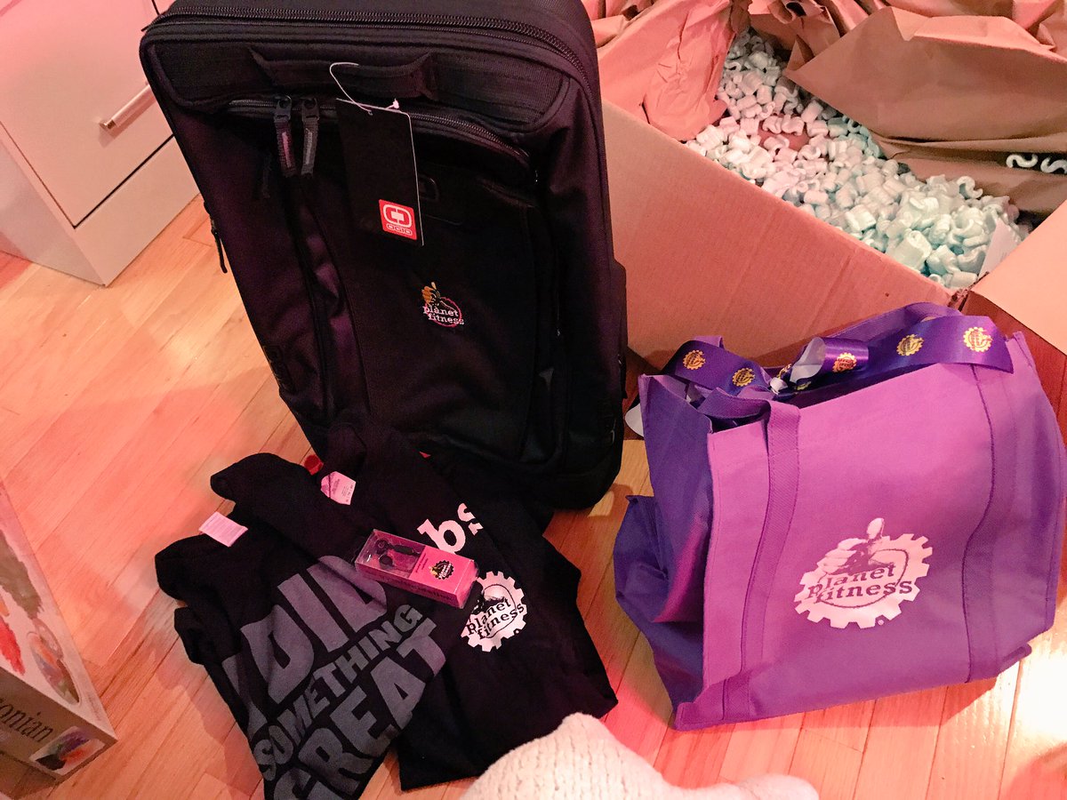 tomcolontonio's tweet photo. Thanks @PlanetFitness for the cool gifts! Appreciate it! #qualitygym https://t.co/D5PGeK2Adu