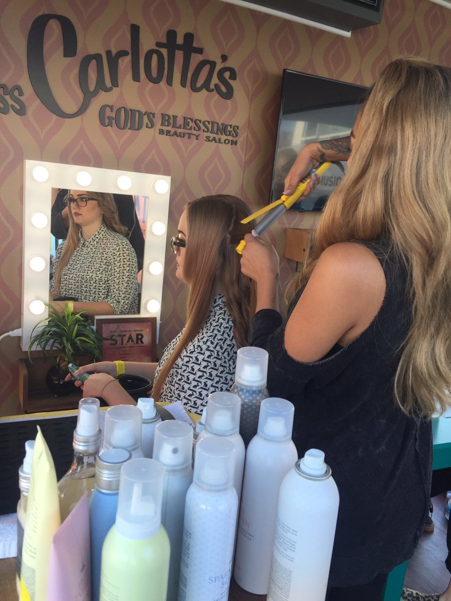 HadleyMedia's tweet photo. The #STARGlamTour is at #ICESantaMonica today! Join us for free glam services thanks to @STAR! https://t.co/VvDRwLqsFf