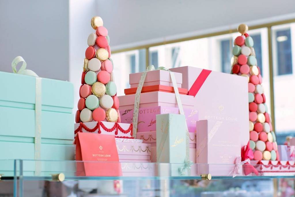 BottegaLouie's tweet photo. Our market is dressed for the season... stop in &amp; shop! https://t.co/bC6AFAO9lJ