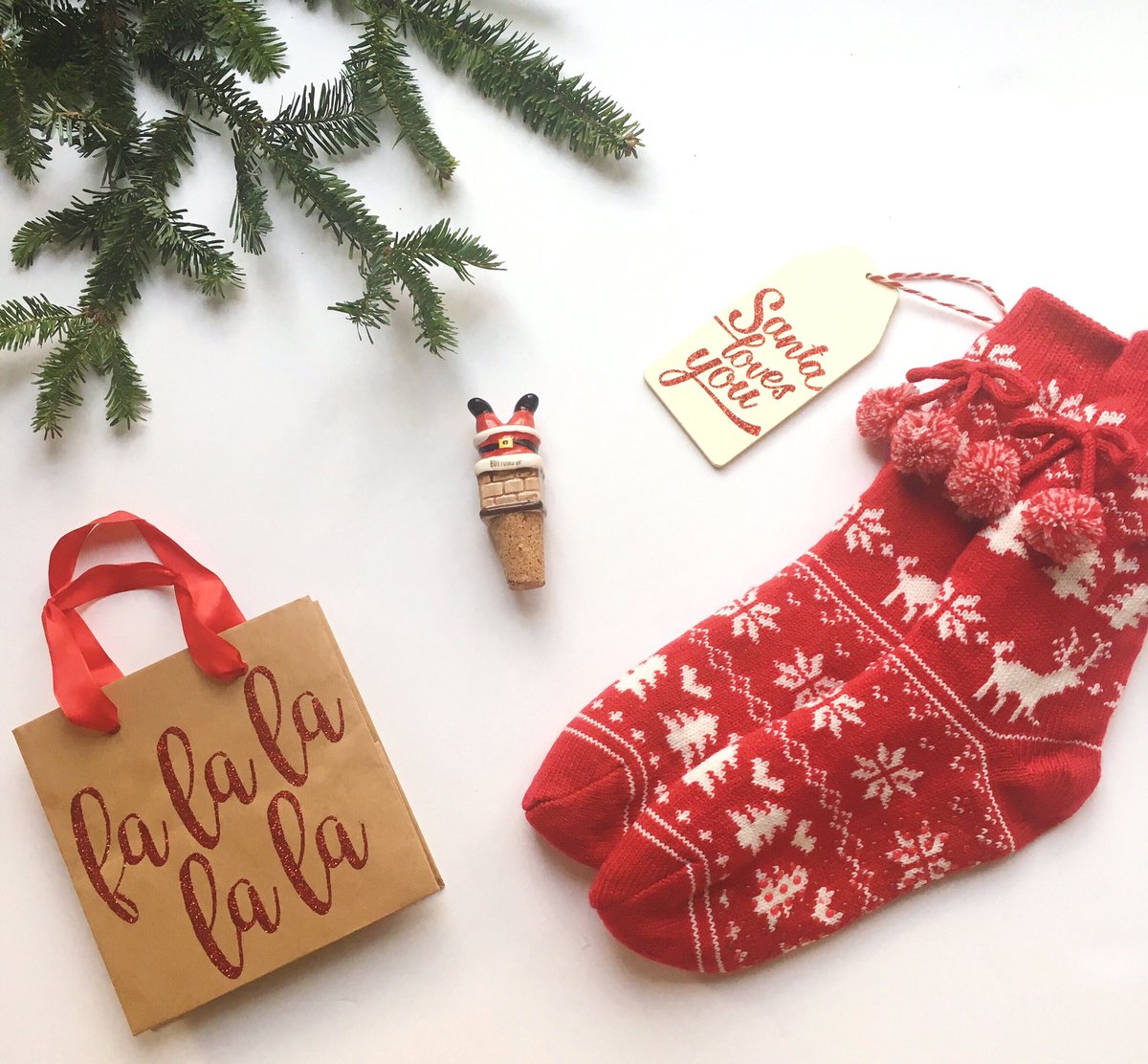 daniellemusc's tweet photo. Check out my Secret Santa #GiftGuide (All Under $25) 🎁🎅🏻https://t.co/pjjKP4CHke https://t.co/McHD0lbPWo