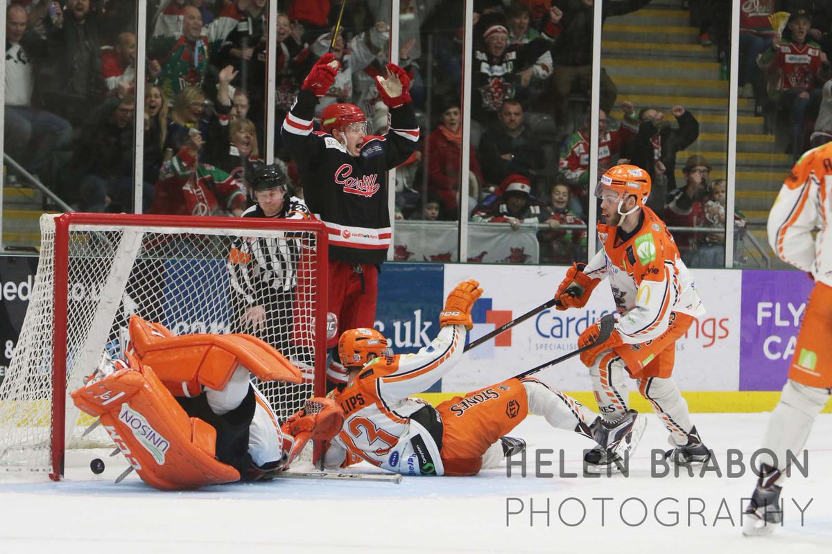 helenbrabon's tweet photo. WOW just WOW! @cardiffdevils vs @steelershockey @devils_redarmy https://t.co/OvBS0cqlA1