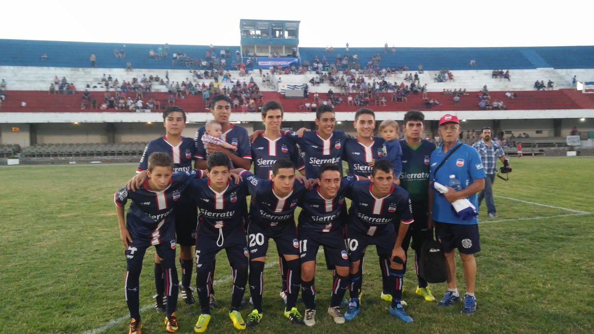ligminuana's tweet photo. Lavalleja ya esta jugando https://t.co/tq6puB4V0j