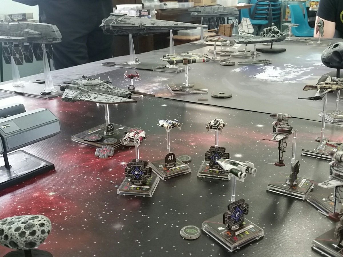 SporeDesign's tweet image. The Awings move in while the following Bwings load up the Decimator with 4 target locks! #xwing